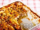 Рецепта Ароматна риба с картофи, тиквички, течна сметана и скариди на фурна
